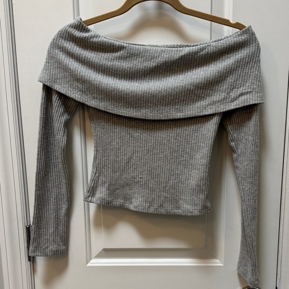 silence + noise Ribbed Off-Shoulder Top in Light Gray